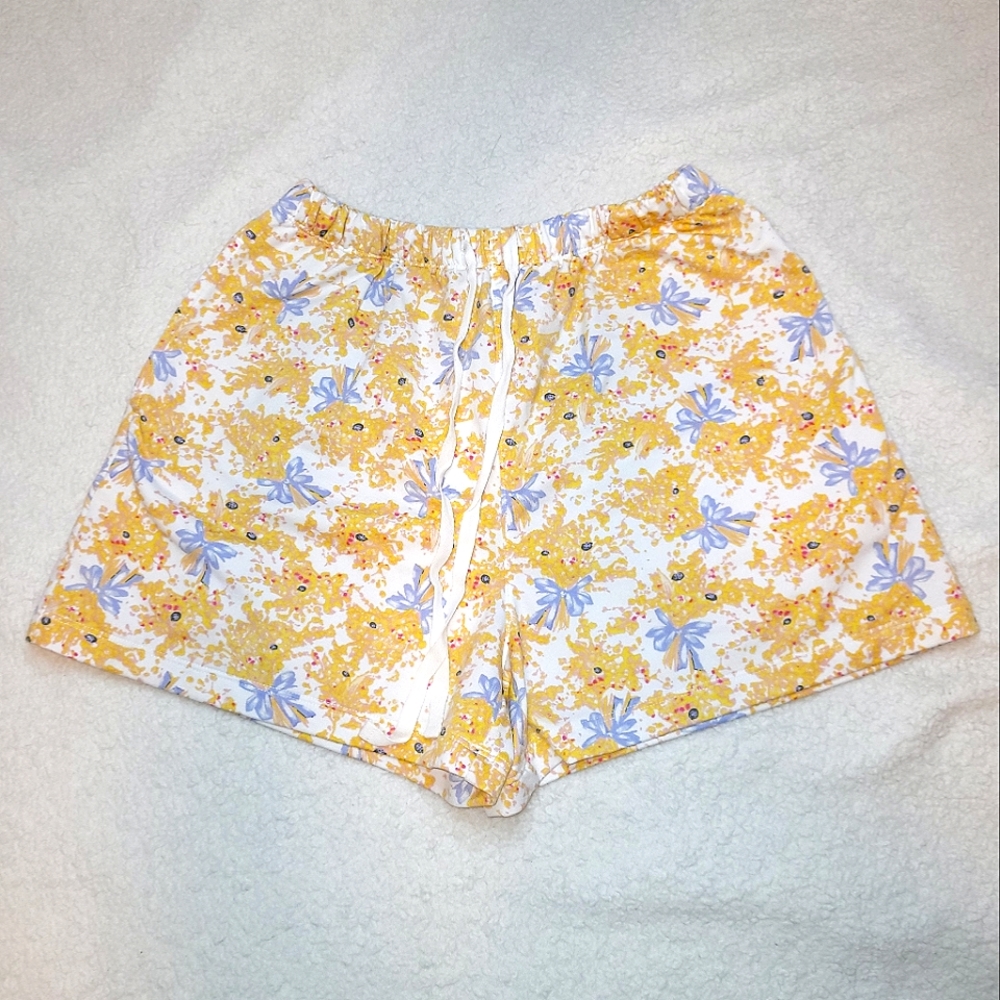 Floral pattern short pants